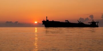 Цены на нефть достигли месячного пика на фоне новых ударов США по Ирану