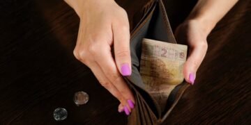 Украинцам выплатят до 43 000 гривен за трудоустройство: кто может получить деньги