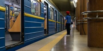 Метро у Києві змінило рух через тривогу: які станції зараз працюють