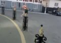Напівголий заїзд на мотоциклі та заклики до інтиму: що коїться на вулицях