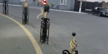 Напівголий заїзд на мотоциклі та заклики до інтиму: що коїться на вулицях