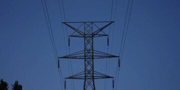 Через атаки рф поранено енергетика, п'ять областей частково без світла