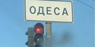 рф завдала ракетний удар по передмістю Одеси по людному місцю біля ринку