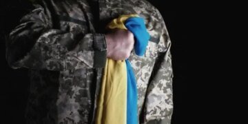 Суд разъяснил, в каких случаях заболевание военнослужащего признается связанным с защитой Родины