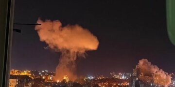 Ночная атака беспилотников спровоцировала серию мощных взрывов в российском Белгороде. ВИДЕО