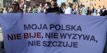 “Моя Польша не бьет”: по стране прокатились акции против нападений на украинцев. ФОТО
