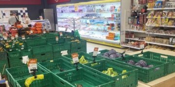 Пустые полки в Киеве после ударов РФ: ждать ли дефицита и скачка цен