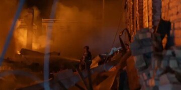 В Киеве в результате атаки повреждены детская больница и склад