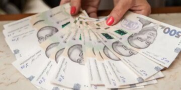 Зарплаты в Украине выросли на 20%: названа причина
