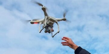 Ловушка под путепроводом: украинские дроноводы сожгли прятавшихся штурмовиков РФ. ВИДЕО