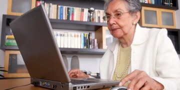 Работа на пенсии: при каких условиях украинцам пересмотрят выплаты