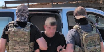 СБУ затримала російського агента, який верифікував Starlink для окупантів на Харківщині