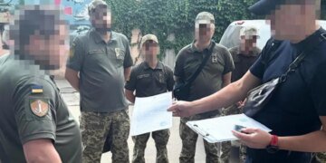 Сбили автомобилем, чтобы задержать: десятерым военным ТЦК в Одессе сообщили о подозрении в пытках