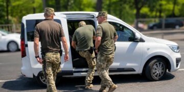 Сначала сам сбежал из части, потом организовал сеть уклонистов: на Житомирщине будут судить администратора Viber-группы
