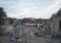 Войска РФ нанесли удар с помощью кабо по жилому кварталу в Запорожье: разрушен дом, имеются повреждения