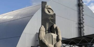 Ядерная угроза для Европы: немцы экстренно спасают Чорнобыльский купол от разрушения после атаки РФ