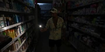 В Крыму после ночных взрывов в нескольких городах отключилось электричество