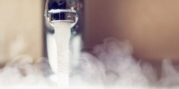 Ворог атакував у Києві обʼєкт критичної інфраструктури, у двох районах можуть бути перебої з гарячою водою – мер