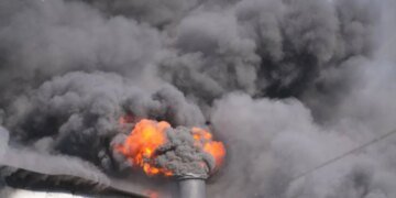 Россияне атакуют Запорожье, слышны громкие взрывы. ВИДЕО