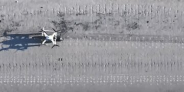 «За засаду пятерка, за полет — двойка»: российский FPV-дрон неудачно заждался пикапа ВСУ. ВИДЕО