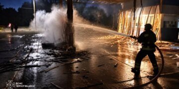росіяни вдарили по АЗС на Чернігівщині є поранена