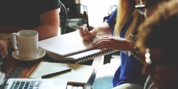 В Украине опубликовано 236 тысяч вакансий: в каких сферах больше всего ищут сотрудников