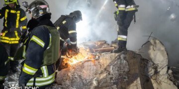 Ночной террор в Одессе: повреждены многоэтажный дом и школа