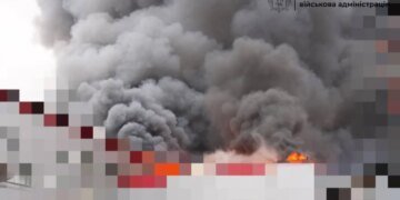 росія атакувала підприємство в Запоріжжі, спалахнула пожежа