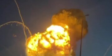 Пожежі у п'яти будинках ліквідовано, 165 людей евакуювали, 6 травмованих після удару по Київщині – ОВА