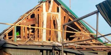 Очередной обстрел в Днепропетровской области: повреждено предприятие, горело здание, есть раненые