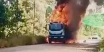 Вражеский дрон поразил автомобиль «Укрпочты» под Краматорском. ВИДЕО