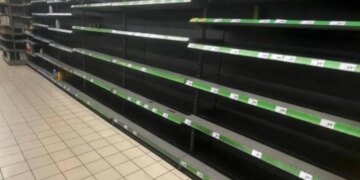 Пустые полки в магазинах после ударов РФ по складам: грозит ли Украине дефицит продуктов