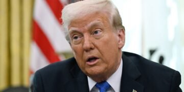 Могут подорожать ноутбуки и консоли: СМИ узнали о планах Трампа на новые пошлины