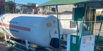 Продавали невідомо звідки пальне: на Київщині викрили нелегальну заправку