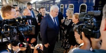 Символічний жест напередодні 24 серпня: лідери шести країн прибули до Києва