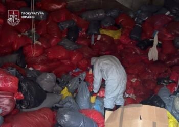 Шприци, голки та леза скальпелів: у Києві знайшли небезпечні медвідходи