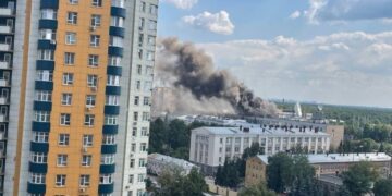В Подмосковье горит главный институт “Роскосмоса”: ранее ограничили работу трех аэропортов