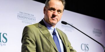 Фергюсон о провале прогнозов про крах Украины: “Поразительно уже то, что украинцы не разбиты”