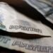 Россияне массово выводят деньги из страны: в разведке раскрыли, чего они боятся