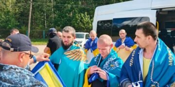 Украина через Беларусь вернула из плена 10 военных, считавшихся пропавшими без вести