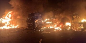 Россияне сбросили 4 КАБа на терминал “Новой почты” в Сумах