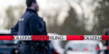 В Германии обмеление Рейна обнажило гранату, которая вдруг начала дымить