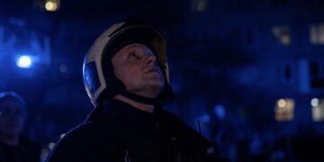 Прилеты в дома, пылают склады и есть жертвы: все последствия атаки на Киев