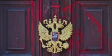 Россия отозвала посла из Лондона из-за помощи Британии Украине