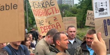 Київ втрачає дерева: сотні людей вийшли протестувати, – ФОТО