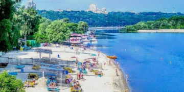 Прихована небезпека у воді: які пляжі Києва заборонено відвідувати
