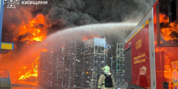 Справжнє пекло: на Київщині понад 14 годин гасять масштабні пожежі, – ФОТО