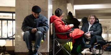 Эвакуация и помощь зимой: кому из киевлян нужно обновить данные