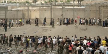 Сеута готовится к новому прорыву мигрантов, на границе появились водометы и проволока