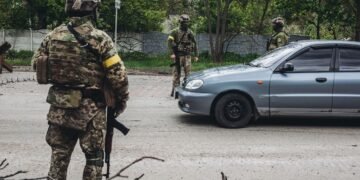 Транспорт ловят на слух. РФ применяет новую тактику с дронами на фронте (видео)